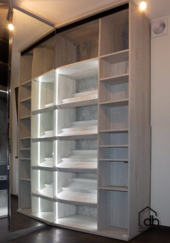 Гардеробная с большим шкафом для обуви