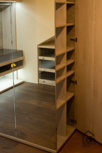 Гардеробная с большим шкафом для обуви