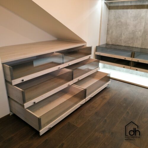 Гардеробная с большим шкафом для обуви