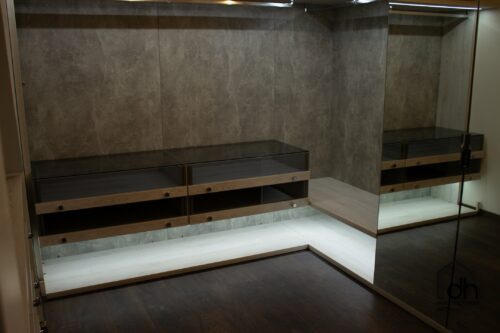 Гардеробная с большим шкафом для обуви