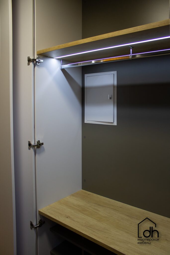 Гардеробная со складной дверью