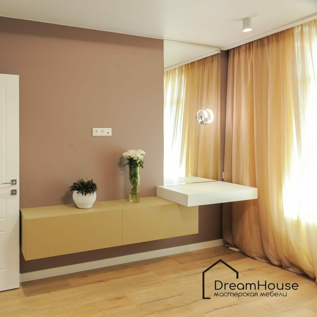 Кофейная спальня с туалетным столиком