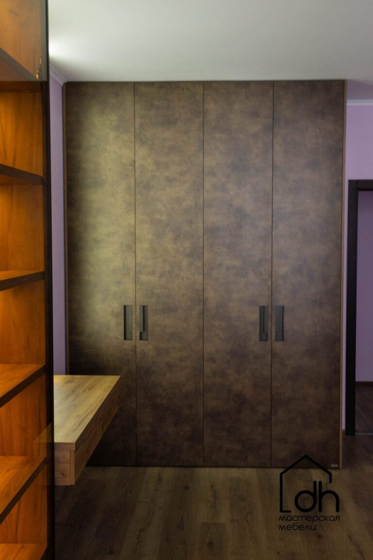 Cпальня с туалетным столиком и ТВ зоной