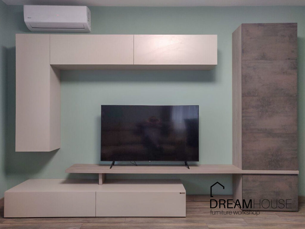 Современная гостинная с большим рабочим местом