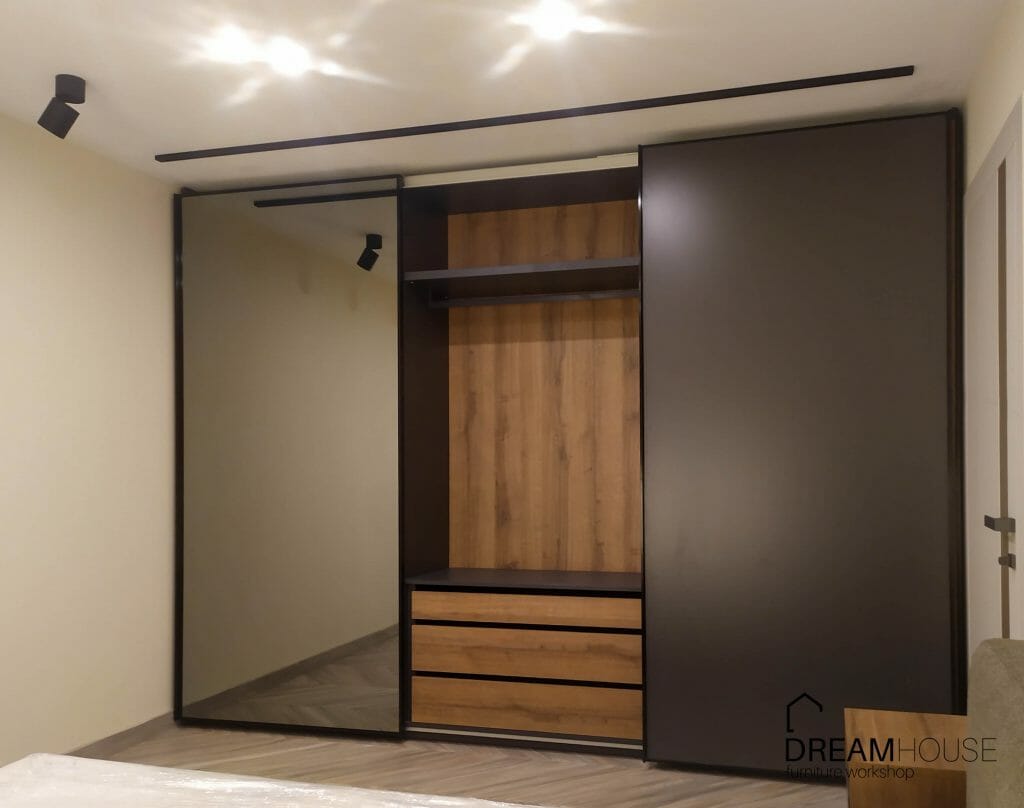 Розсувна шафа до спальні