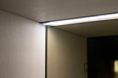 Кухня без ручек с профилем Gola