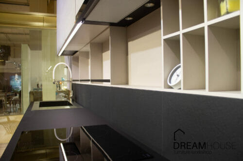 Кухня без ручек с профилем Gola