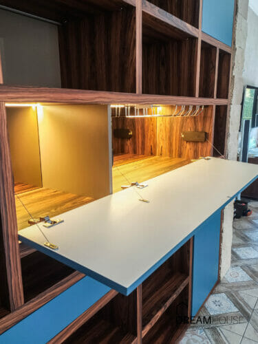 Книжный стеллаж с мини баром