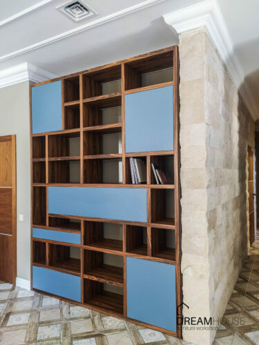 Книжковий стелаж із міні баром