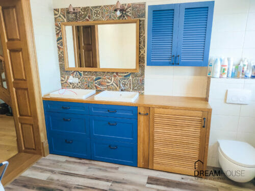 Санузел со столешницей из массива дуба