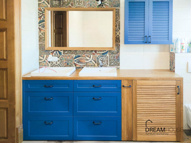 Санузел со столешницей из массива дуба